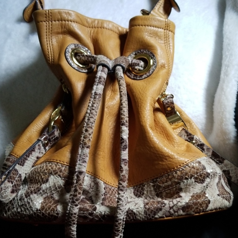Bucket bag
